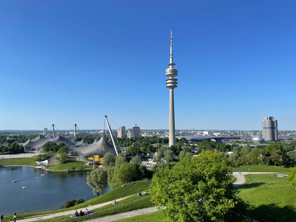 Olympiapark in München mit Aussichtsturm